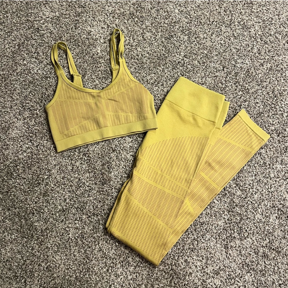 Fabletics Seamless Outfit